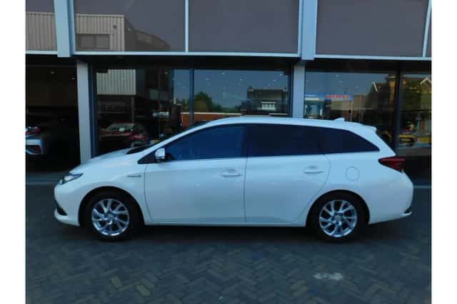 Toyota Auris (2016) thumbnail 3