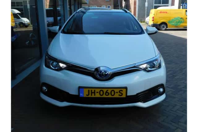 Toyota Auris (2016) thumbnail 4