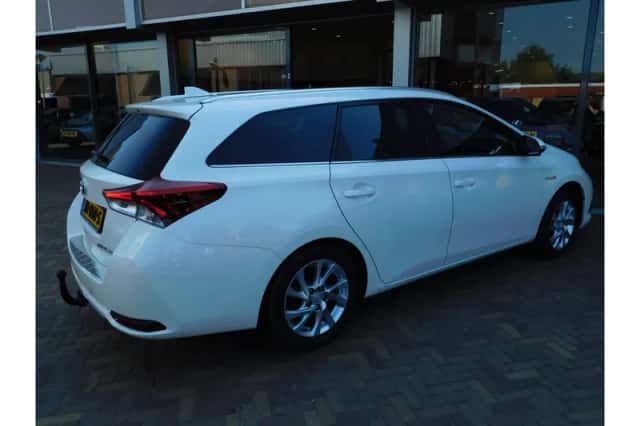 Toyota Auris (2016) thumbnail 5