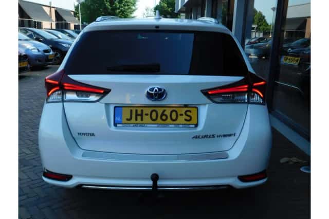 Toyota Auris (2016) thumbnail 6