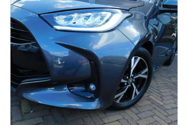 Toyota Yaris (2025) thumbnail 2