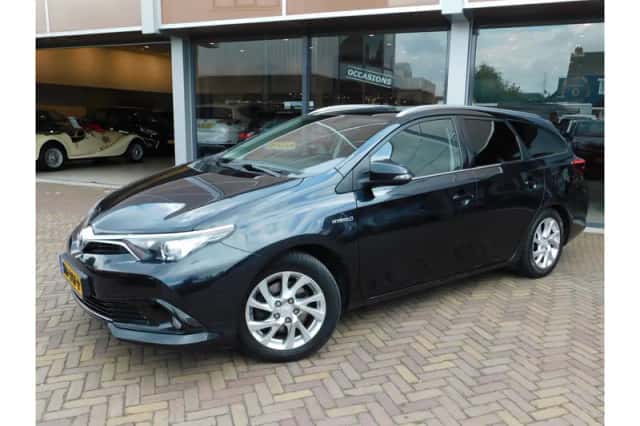 Toyota Auris (2015) thumbnail 1