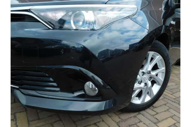 Toyota Auris (2015) thumbnail 2