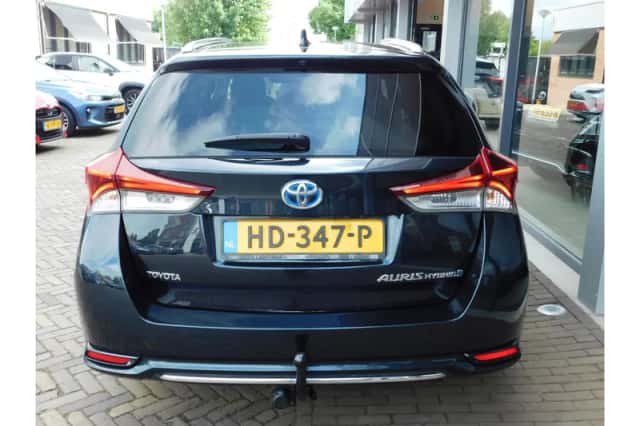 Toyota Auris (2015) thumbnail 4