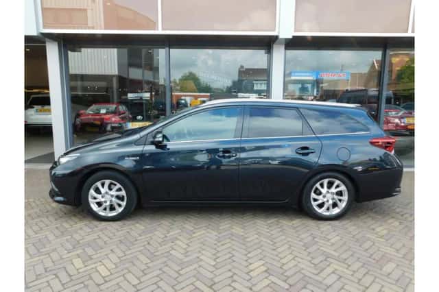 Toyota Auris (2015) thumbnail 5