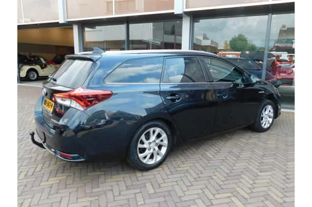 Toyota Auris (2015) thumbnail 6
