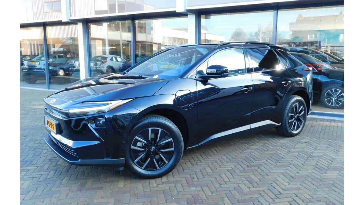 Toyota bZ4X (2025) — foto 1