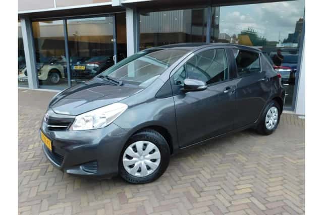Toyota Yaris (2014) thumbnail 1