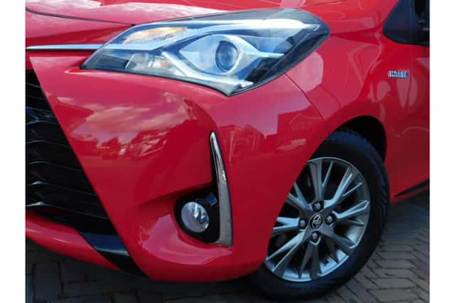Toyota Yaris (2017) thumbnail 2