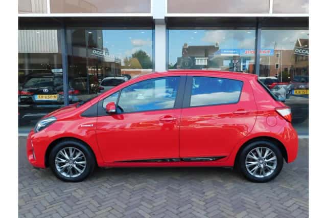 Toyota Yaris (2017) thumbnail 4