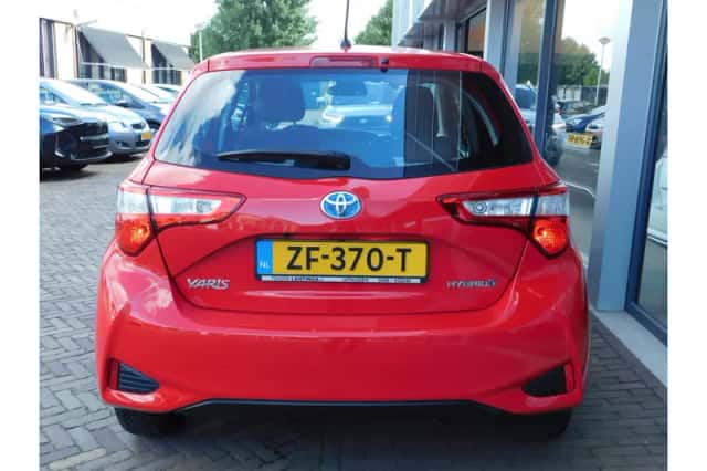 Toyota Yaris (2017) thumbnail 6