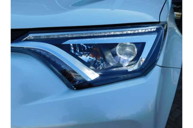Toyota RAV4 (2017) thumbnail 3