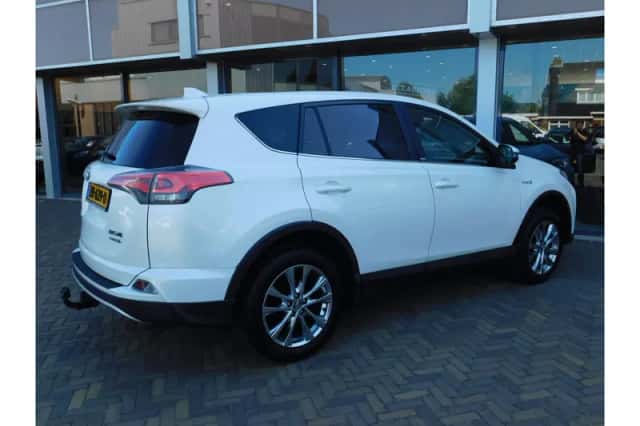 Toyota RAV4 (2017) thumbnail 6
