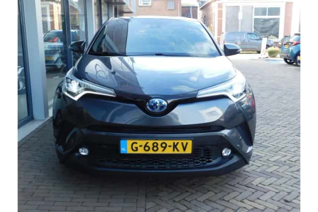 Toyota C-HR (2019) thumbnail 4