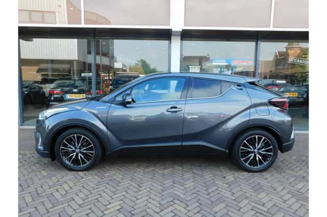 Toyota C-HR (2019) thumbnail 5