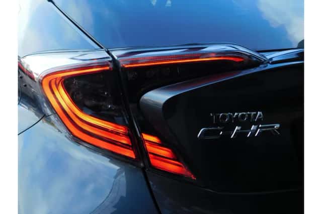 Toyota C-HR (2019) thumbnail 6