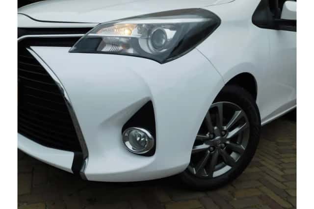 Toyota Yaris (2016) thumbnail 3