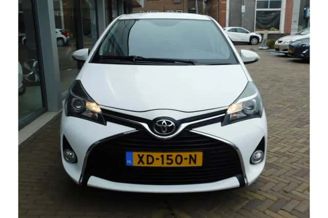 Toyota Yaris (2016) thumbnail 4