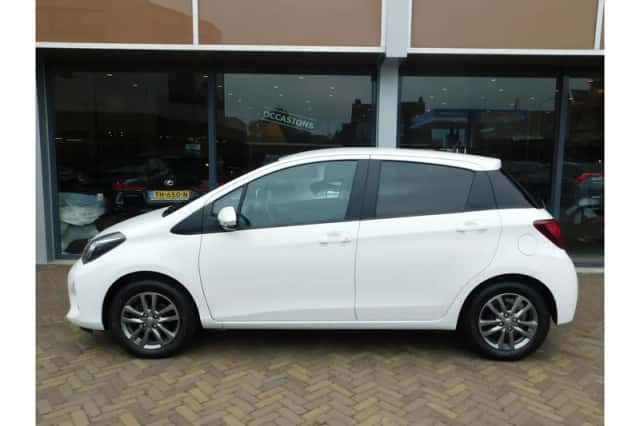Toyota Yaris (2016) thumbnail 5