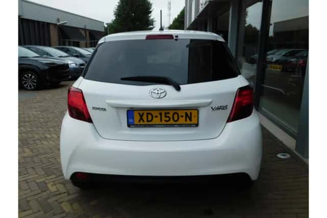 Toyota Yaris (2016) thumbnail 6