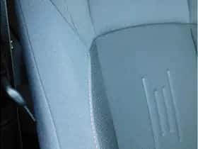 Toyota C-HR (2025) thumbnail 16