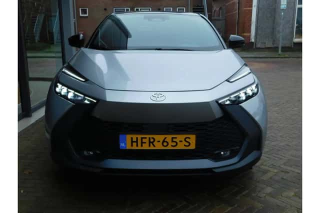 Toyota C-HR (2025) thumbnail 4