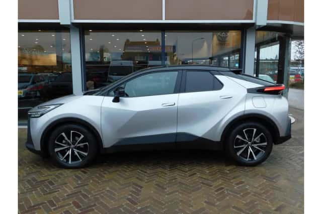 Toyota C-HR (2025) thumbnail 5