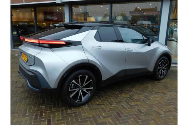 Toyota C-HR (2025) thumbnail 6