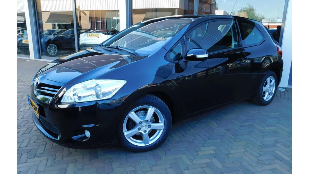 Toyota Auris (2011) — foto 1