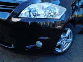 Toyota Auris (2011) thumbnail 2