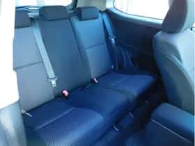 Toyota Auris (2011) thumbnail 12