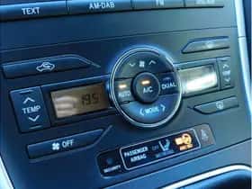 Toyota Auris (2011) thumbnail 16