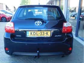 Toyota Auris (2011) thumbnail 5