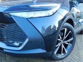 Toyota C-HR (2025) thumbnail 2