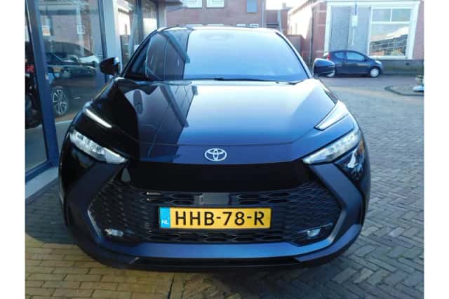 Toyota C-HR (2025) thumbnail 3