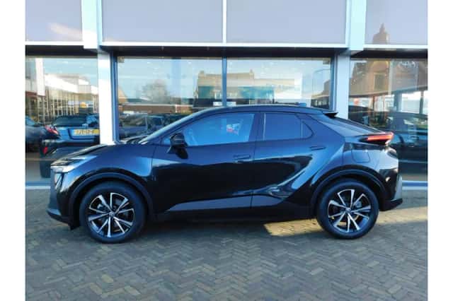 Toyota C-HR (2025) thumbnail 4