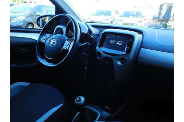 Toyota Aygo (2015) thumbnail 2
