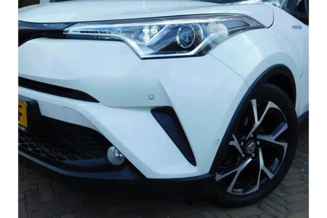 Toyota C-HR (2019) thumbnail 2