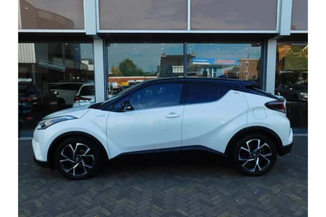 Toyota C-HR (2019) thumbnail 4