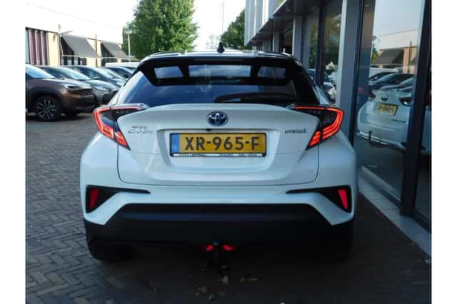 Toyota C-HR (2019) thumbnail 5