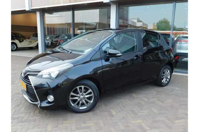 Toyota Yaris (2016) thumbnail 1