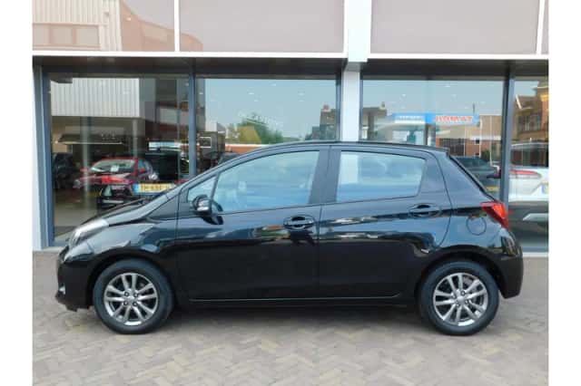 Toyota Yaris (2016) thumbnail 4