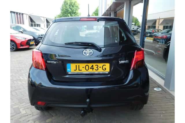 Toyota Yaris (2016) thumbnail 5