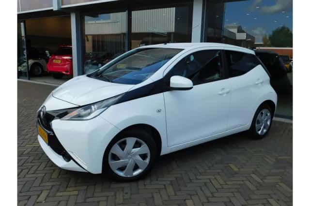 Toyota Aygo (2015) thumbnail 1