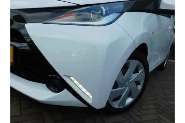 Toyota Aygo (2015) thumbnail 2