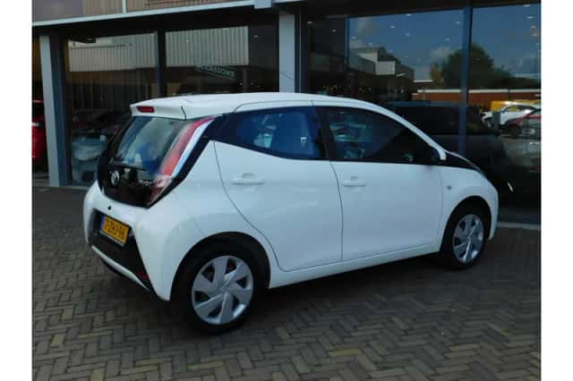 Toyota Aygo (2015) thumbnail 5