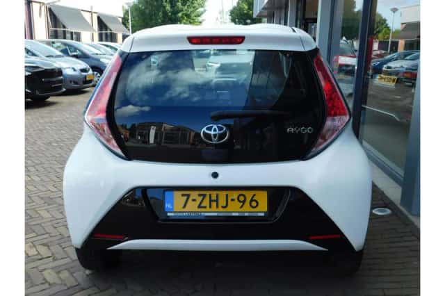 Toyota Aygo (2015) thumbnail 6