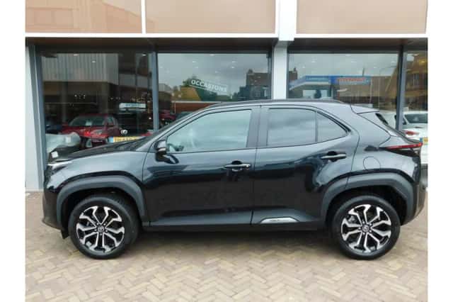 Toyota Yaris Cross (2024) thumbnail 3