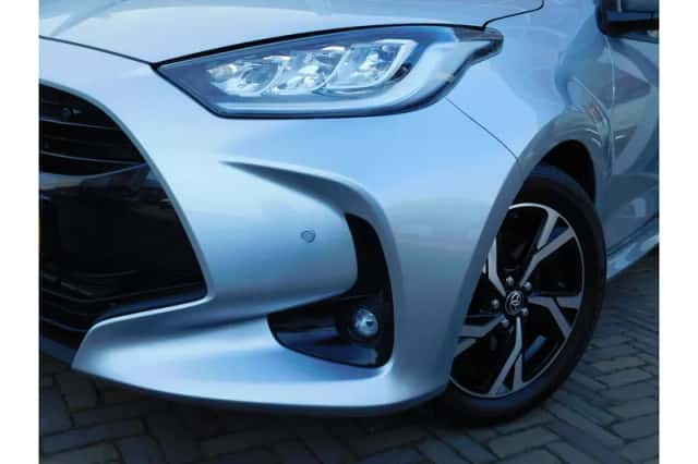 Toyota Yaris (2025) thumbnail 2
