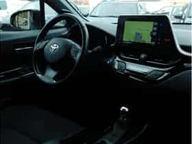 Toyota C-HR (2019) thumbnail 11